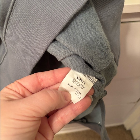 Women’s Pullover - Picture 2 of 2